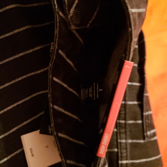 Women Chorts - Picture 15 of 16